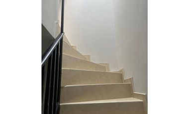 ACSI 1230. Casa en venta de 3 pisos en Chía, Cundinamarca.