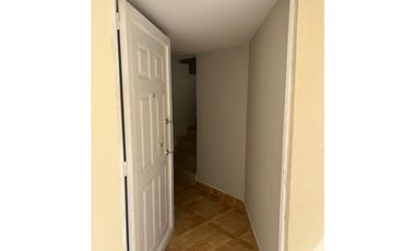 ACSI 1230. Casa en venta de 3 pisos en Chía, Cundinamarca.