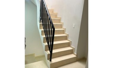 ACSI 1230. Casa en venta de 3 pisos en Chía, Cundinamarca.