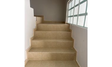 ACSI 1230. Casa en venta de 3 pisos en Chía, Cundinamarca.