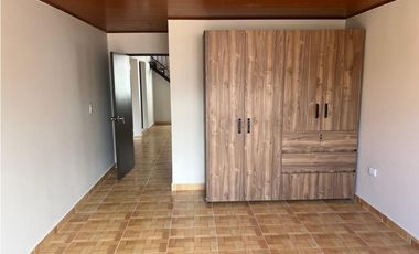 ACSI 1230. Casa en venta de 3 pisos en Chía, Cundinamarca.