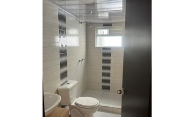 ACSI 1230. Casa en venta de 3 pisos en Chía, Cundinamarca.