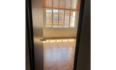 ACSI 1230. Casa en venta de 3 pisos en Chía, Cundinamarca.
