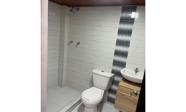 ACSI 1230. Casa en venta de 3 pisos en Chía, Cundinamarca.