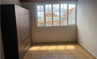 ACSI 1230. Casa en venta de 3 pisos en Chía, Cundinamarca.