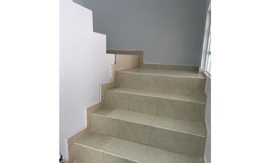 ACSI 1230. Casa en venta de 3 pisos en Chía, Cundinamarca.