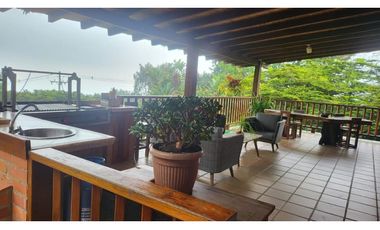 SE VENDE O PERMUTA LINDA  CASA CAMPESTRE EN CALI DAPA  AREA 2500 M2