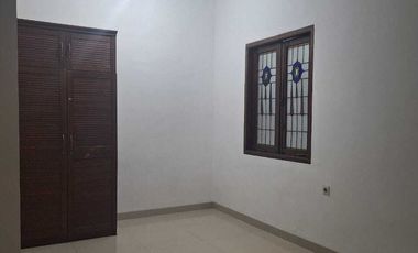 Rumah disewakan di Menteng Dalam 70 jt/thn
