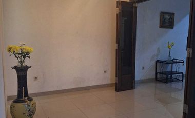 Rumah disewakan di Menteng Dalam 70 jt/thn