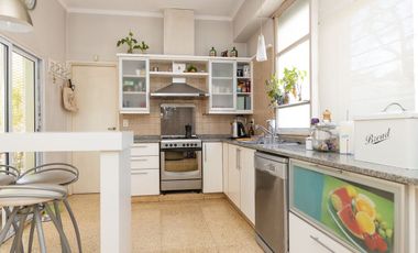 VENTA CASA 5 AMB. APTA CRÉDITO . BERNAL CENTRO