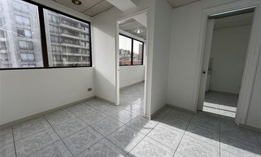 Oficina en Venta en Frente al Metro Manuel Montt