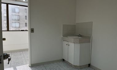 Oficina en Venta en Frente al Metro Manuel Montt