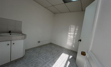 Oficina en Venta en Frente al Metro Manuel Montt