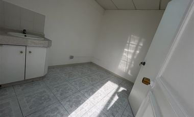 Oficina en Venta en Frente al Metro Manuel Montt