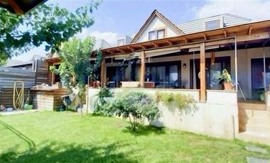 Casa en Venta en Camino del Paisaje con camino Del Monte, Lo Cañas - Alto Macul,