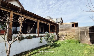 Casa en Venta en Camino del Paisaje con camino Del Monte, Lo Cañas - Alto Macul,