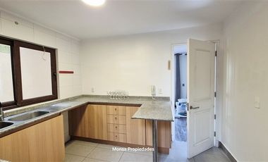 Casa en Venta en Camino del Paisaje con camino Del Monte, Lo Cañas - Alto Macul,