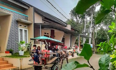 Dijual sekaligus tiga rumah baru siap huni plus kavling dekat kota