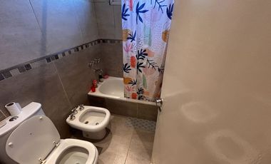 VENTA DUPLEX 5AMB C/ COCHERA Y JARDÍN, QUILMES
