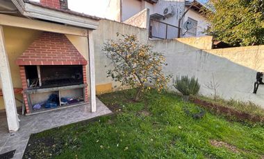 VENTA DUPLEX 5AMB C/ COCHERA Y JARDÍN, QUILMES