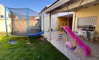 VENTA DUPLEX 5AMB C/ COCHERA Y JARDÍN, QUILMES