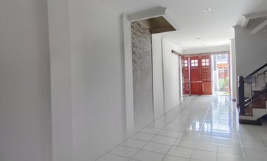 Sewa Rumah Modern 3,5 Lantai di Pejaten Unfurnished