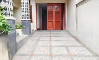 Sewa Rumah Modern 3,5 Lantai di Pejaten Unfurnished