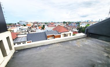 Sewa Rumah Modern 3,5 Lantai di Pejaten Unfurnished