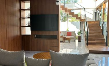 Villa Mewah Baru View Laut dengan Rooftop di Nusa Dua