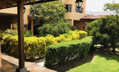 Venta 2 casas CUMBAYÁ 6 dormitorios jardín y área de trabajo