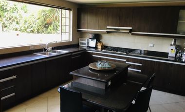 Venta 2 casas CUMBAYÁ 6 dormitorios jardín y área de trabajo