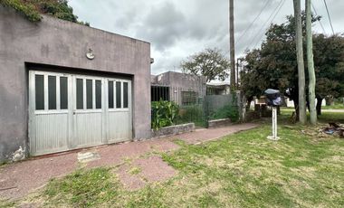 VENTA CASA 3 AMB C/PATIO Y GARAGE - CLAYPOLE