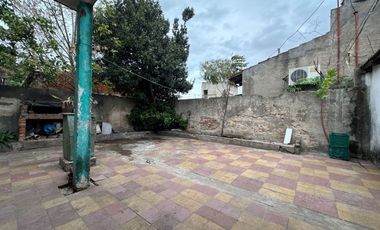 VENTA CASA 3 AMB C/PATIO Y GARAGE - CLAYPOLE