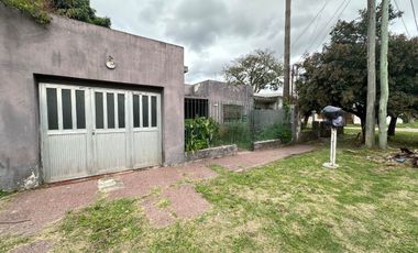 VENTA CASA 3 AMB C/PATIO Y GARAGE - CLAYPOLE