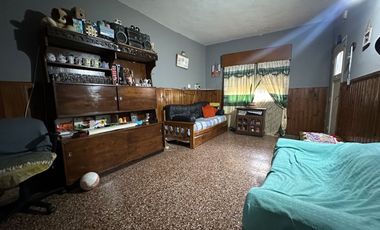 VENTA CASA 3 AMB C/PATIO Y GARAGE - CLAYPOLE