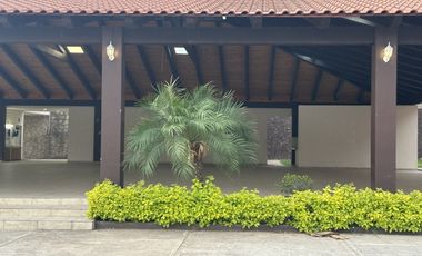 En venta Local Comercial, Casa y Terraza para Eventos.