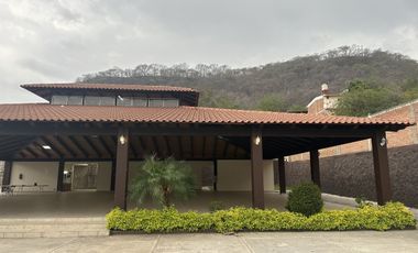 En venta Local Comercial, Casa y Terraza para Eventos.