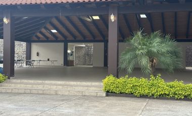 En venta Local Comercial, Casa y Terraza para Eventos.