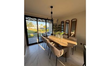 CASA NUEVA EN VENTA  MODERNA  A 20 MIN DE CUERNA CON VIGILANCIA