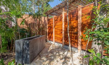 CASA EN VENTA EN TULUM 3 HABITACIONES CON ALBERCA INFINITY, ZONA DE REUNIONES JUEGOS PARA NIÑOS