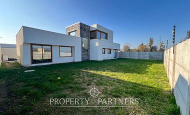 Moderna Casa de 2 Pisos en El Monte – Conectividad, Naturaleza y Estilo en un Solo Lugar