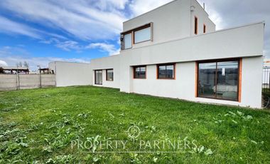 Moderna Casa de 2 Pisos en El Monte – Conectividad, Naturaleza y Estilo en un Solo Lugar