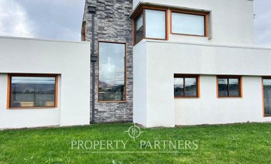 Moderna Casa de 2 Pisos en El Monte – Conectividad, Naturaleza y Estilo en un Solo Lugar