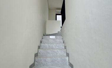 Dijual Rumah Di Ciputat 2 Lantai Dalam Cluster Dekat Pintu Tol