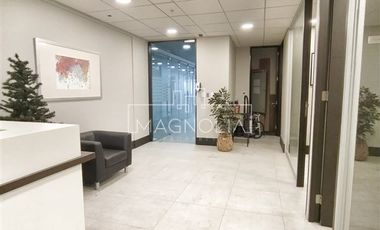 Oficina en Arriendo en A pasos del Parque Araucano, futura línea 7 del Metro