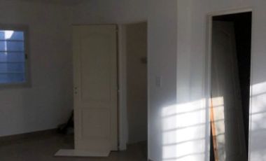 DUPLEX DE CATEGORIA DOS DORMITORIOS CALLE CASTELAR 3159 ENTRE LAS DELICIAS Y LETONIA SAN MIGUEL