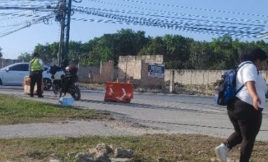 TERRENO COMERCIAL EN RENTA 2487m2 - ESQUINA HUAYACAN COLEGIOS