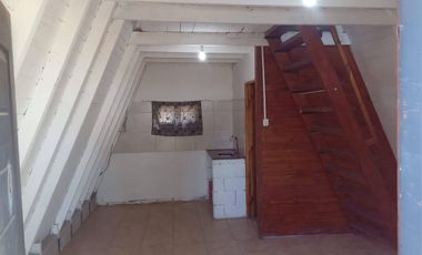 SE ALQUILA CASA ALPINA DE 1 DORMITORIO A 400 MTS DE RUTA 38 EN SANTA MARIA REF 2154