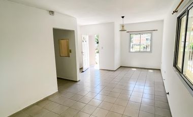 Casa en Venta en Rio Ceballos - Excelente Ubicacion con 2 Dormitorios y Cochera