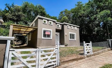 Casa en Venta en Rio Ceballos - Excelente Ubicacion con 2 Dormitorios y Cochera